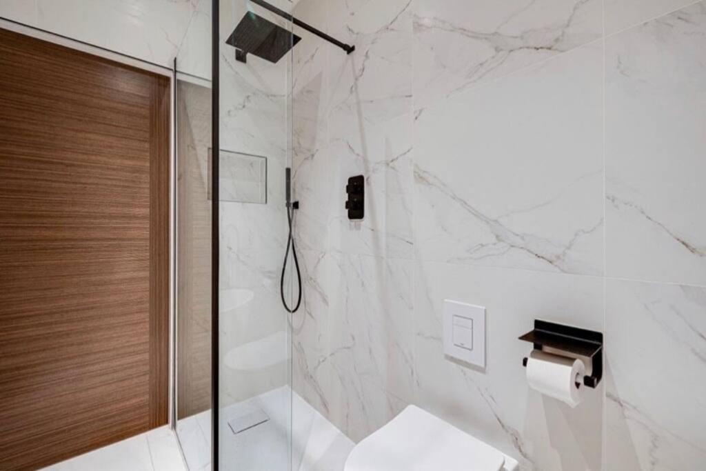 Luxury Apartment: City Centre, Stylish, Modern Τσέστερ Εξωτερικό φωτογραφία