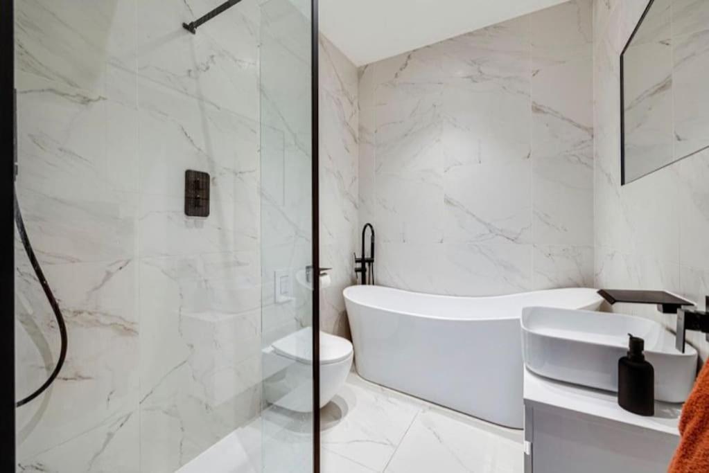 Luxury Apartment: City Centre, Stylish, Modern Τσέστερ Εξωτερικό φωτογραφία